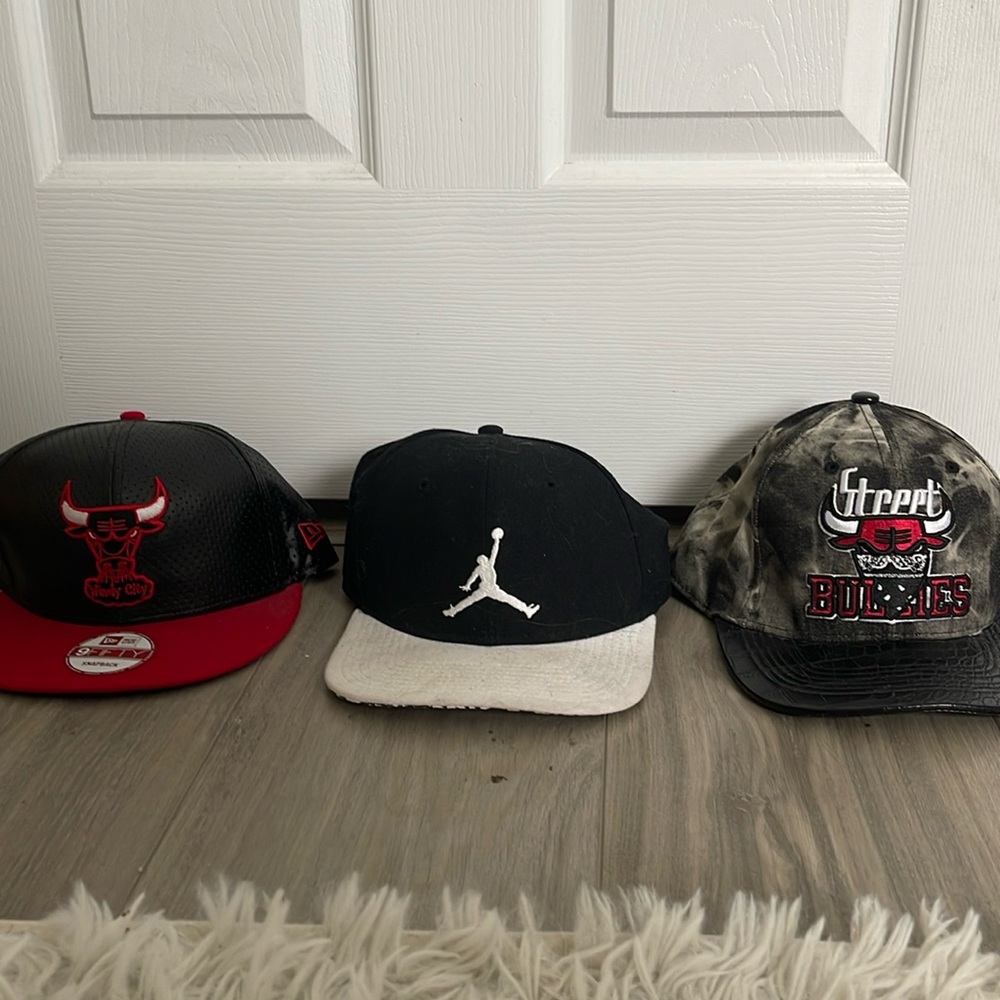 3 Set Bulls Hats
